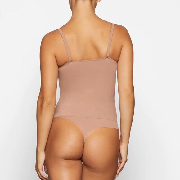 SKIMS Contour Lift Underwire Tank - Picture 3 of 3